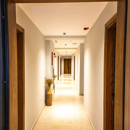 アパート Ajdens Place