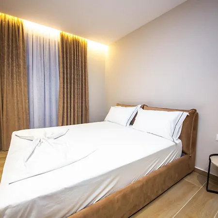 アパート Ajdens Place