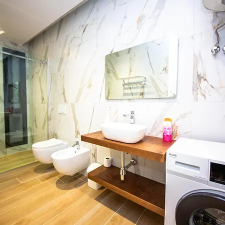 Ajdens Place アパート