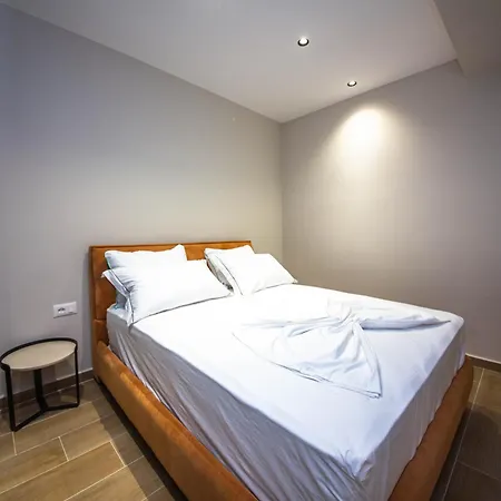 Ajdens Place アパート Vlorë