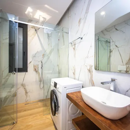 アパート Ajdens Place