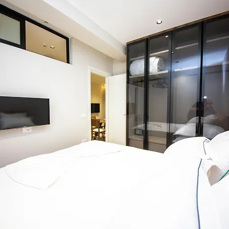 Ajdens Place アパート *