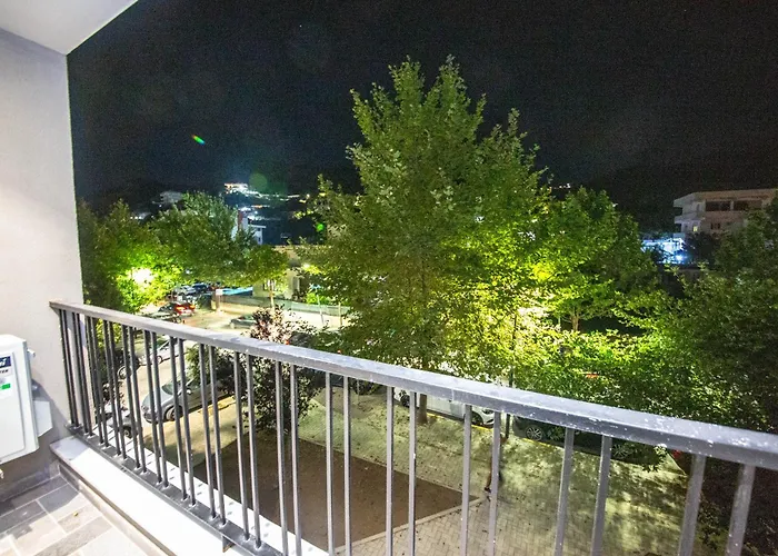 Ajdens Place * Vlorë