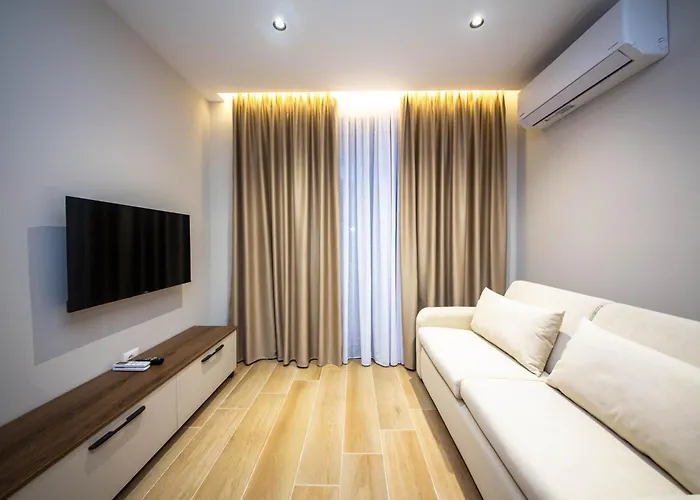 Ajdens Place * Vlorë